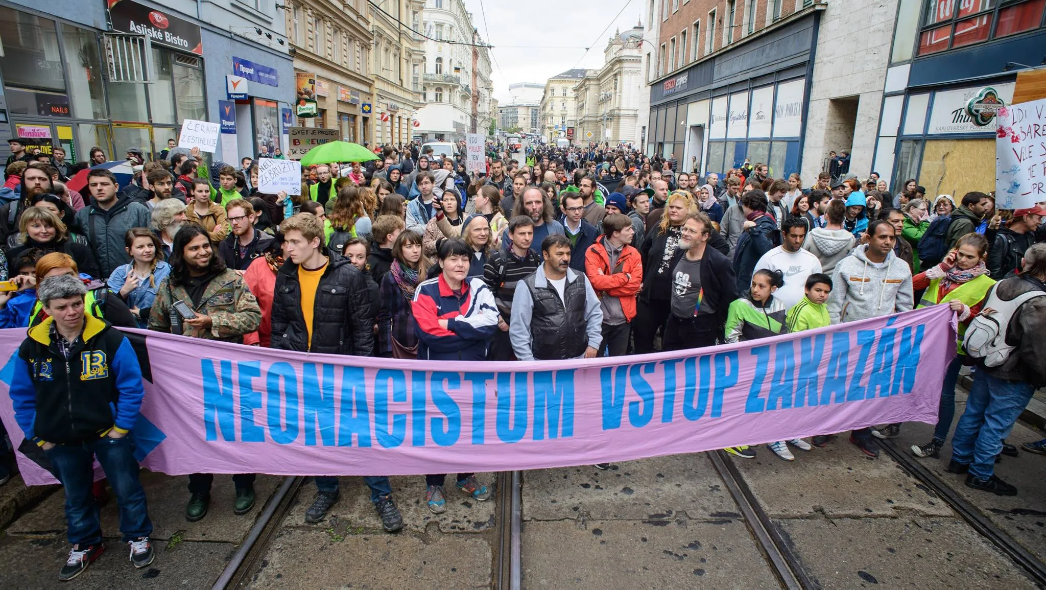 Blokáda pochodu. Autor: Zewlakk Dlouhý Krok